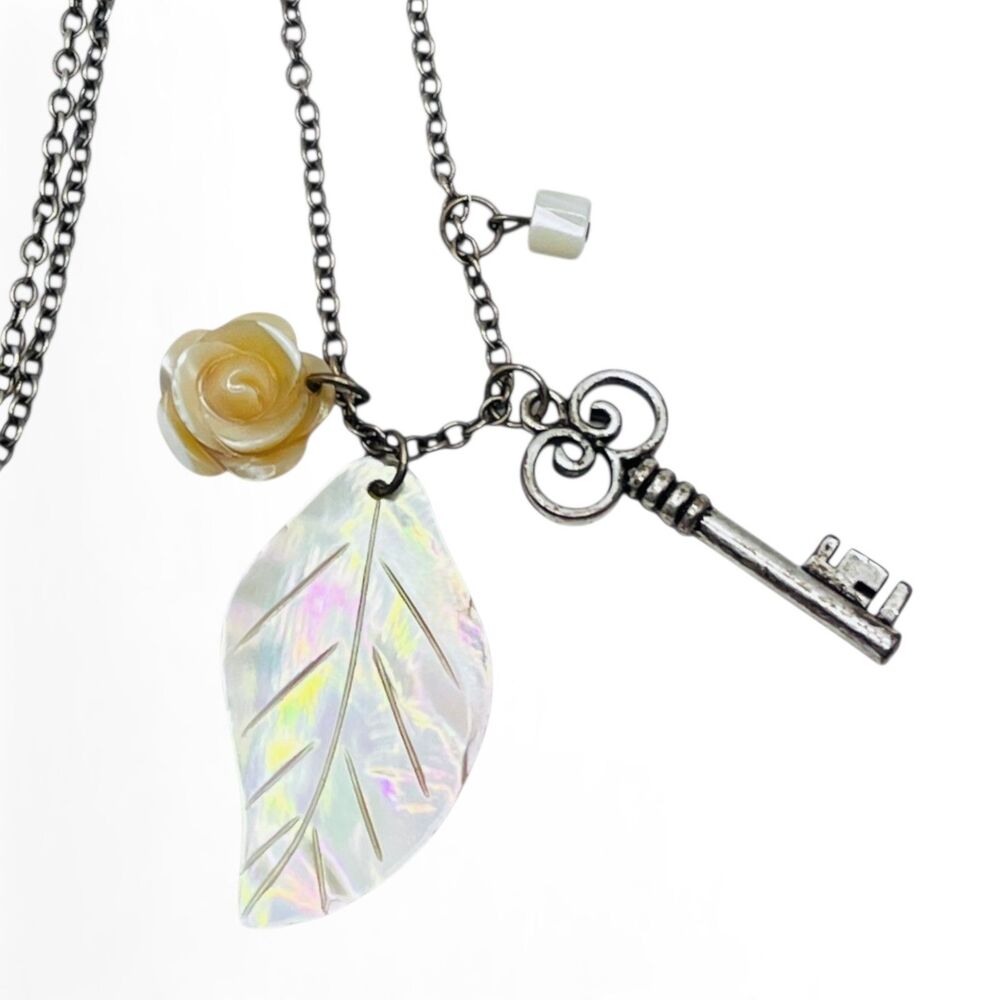 American Eagle AEO Pendant Necklace Retro Key Iridescent Leaf Carved Flower 32"